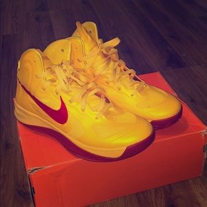 Nike Hyperfuse Men’s Sneakers